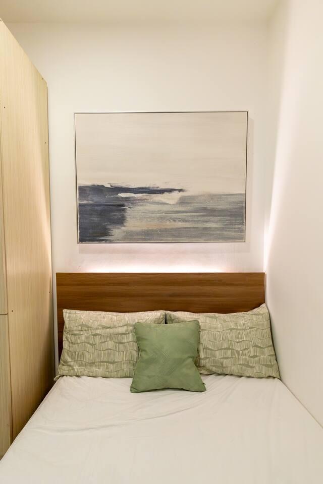 Stylish 1 BR for 4 near Ortigas at Fame Residences interior 3